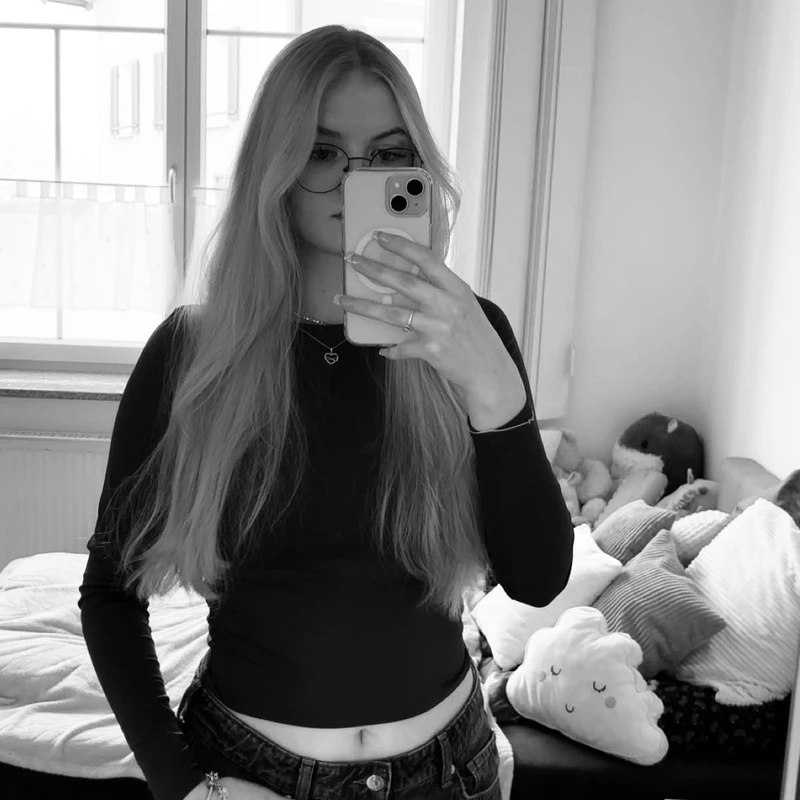 FlirtyBlonde18-old