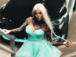 Lexxis-Blck-hot